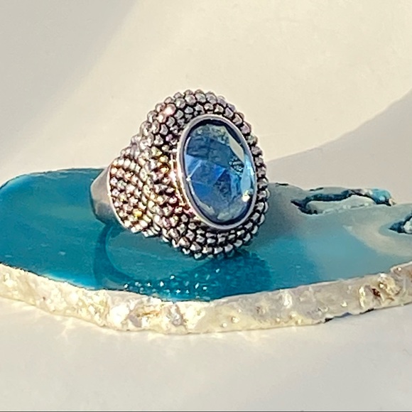 Silver plated and blue glass ring. Size 9. - Picture 4 of 10